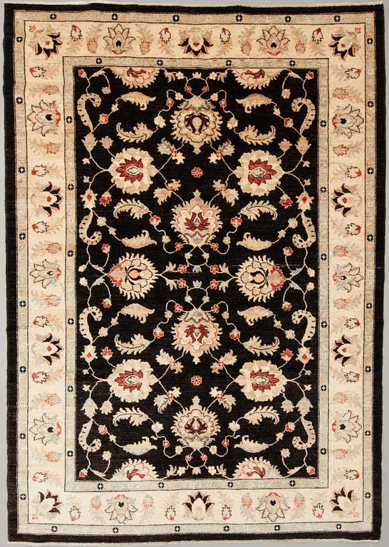 A Ziegler carpet. Circa 214x303 cm.