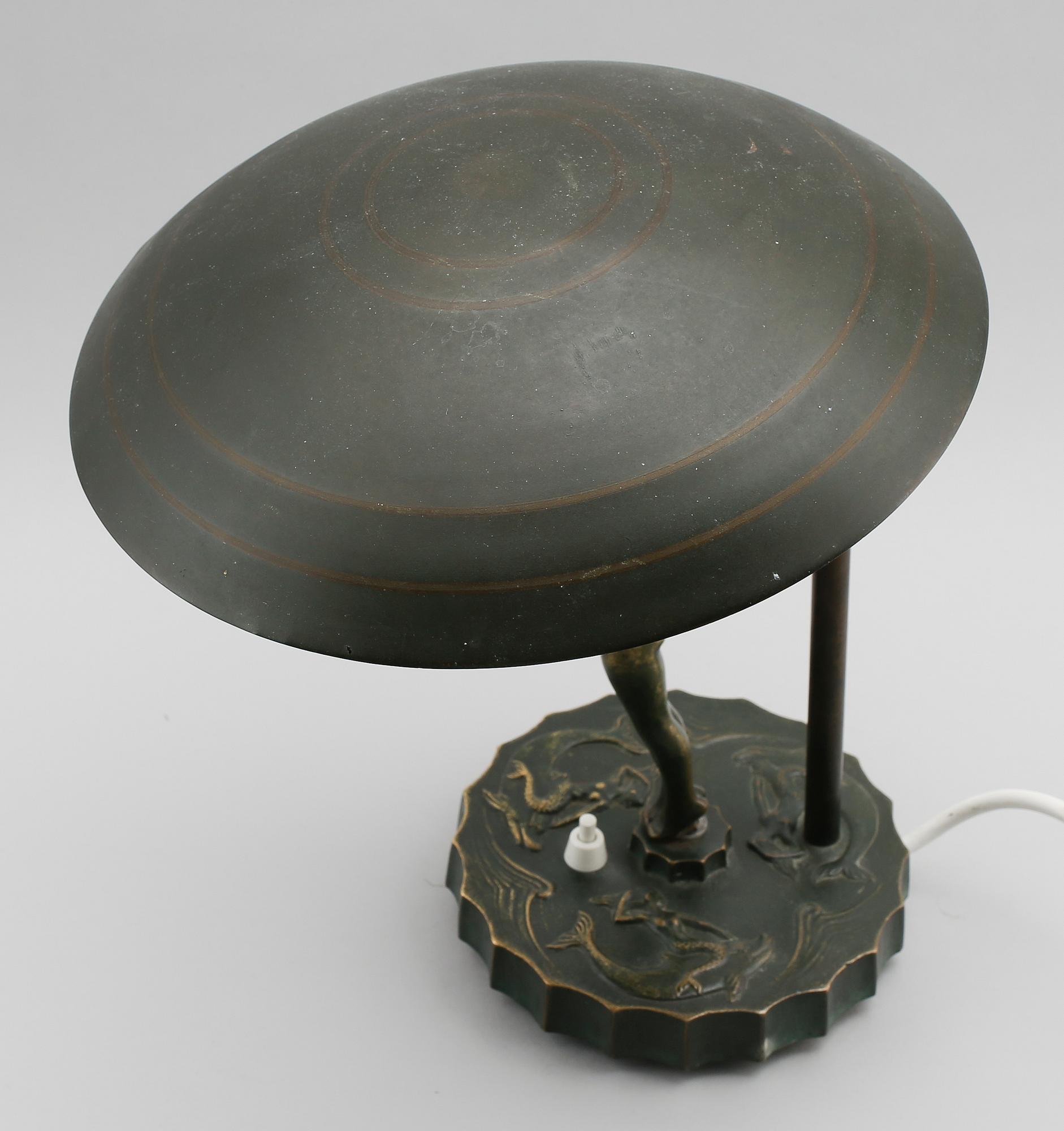 BORDSLAMPA, patinerad metall, 1900-talets första hälft.