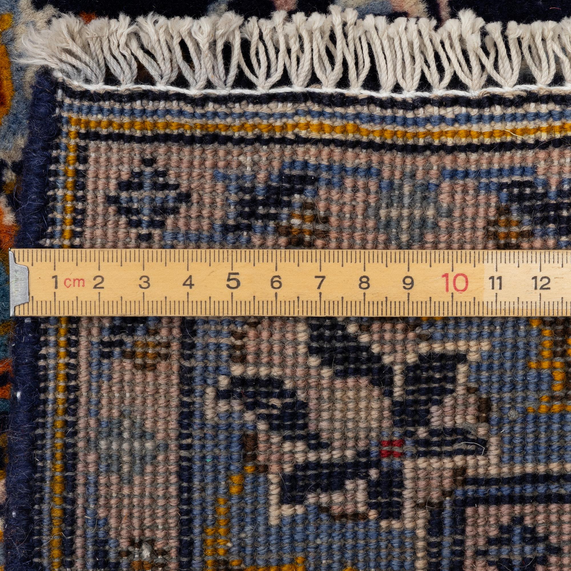 Matta, Keshan, ca 415 x 315 cm.