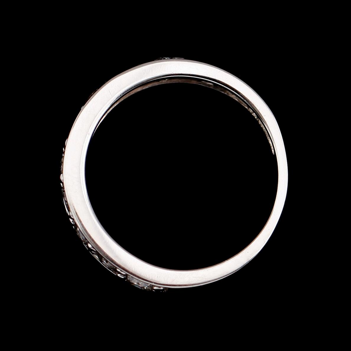 RING, 10 k vitguld, briljantslipade diamanter tot 1.00 ct.