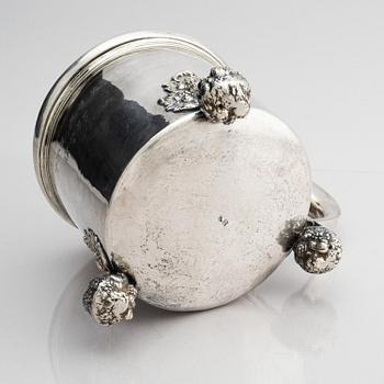 Erik Månsson Schmidt, dryckeskanna, delvis förgyllt silver, Stockholm (verksam 1675-1686). Barock.