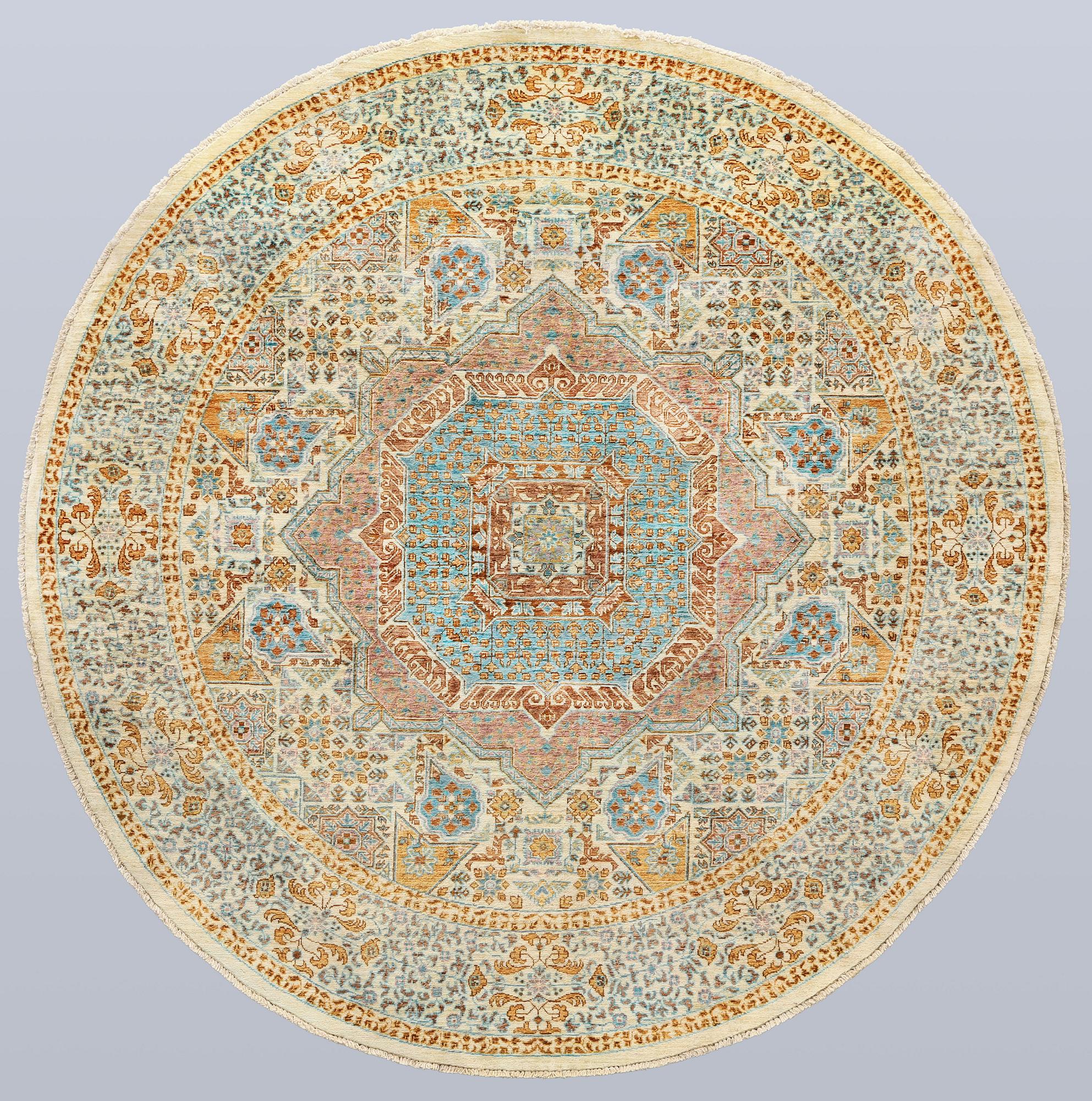 Matta, Ziegler design, diameter ca 241 cm.