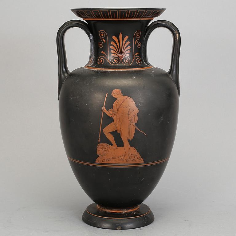 URNA, keramik, P. Ipsen, Köpenhamn, sekelskiftet 1900.