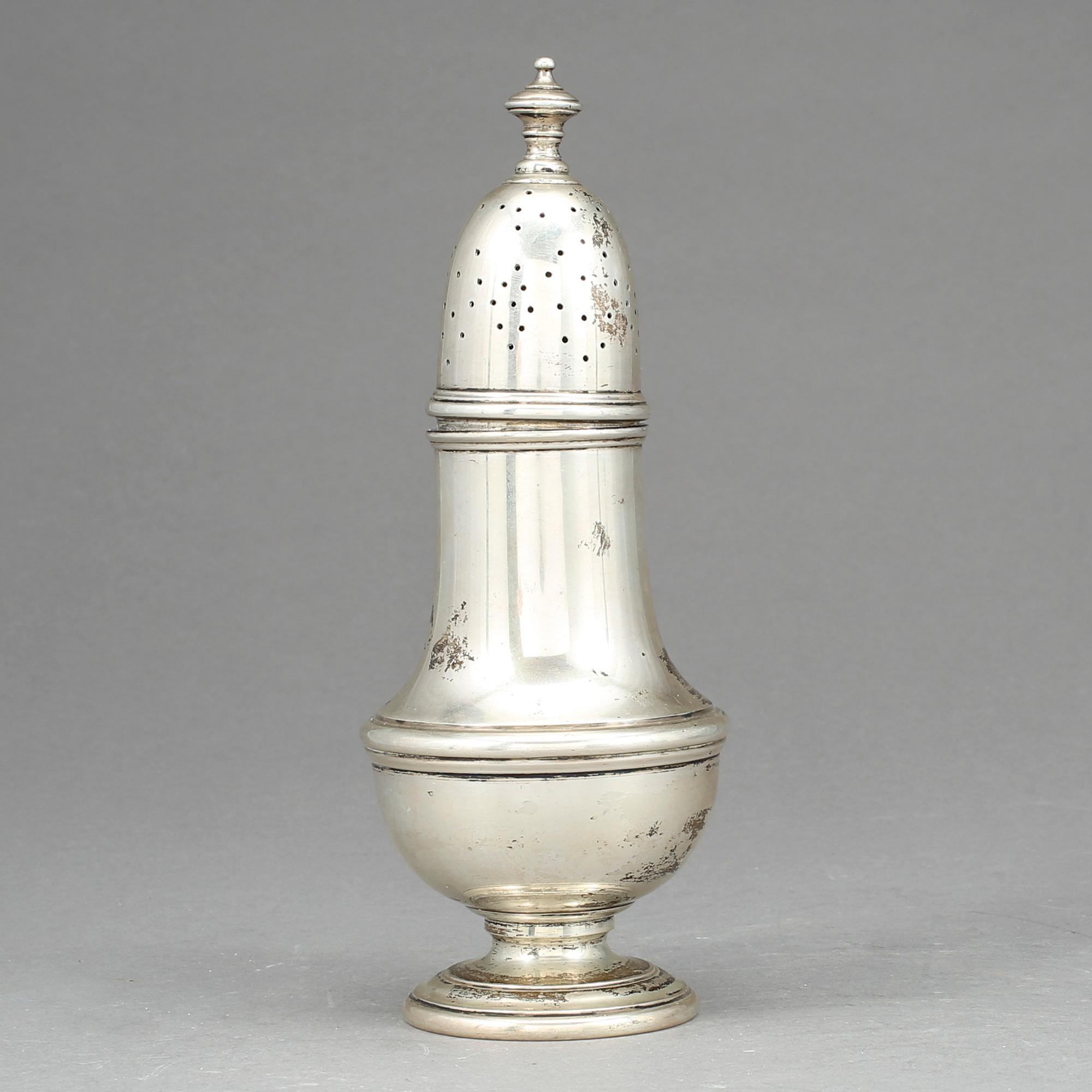 SOCKERSTRÖARE, silver. Italienska stämplar, 1900-tal. Vikt 221 gram.