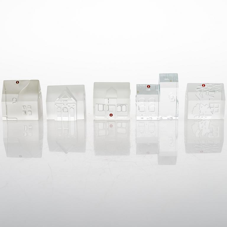 JORMA VENNOLA, A set of five chrystal glass sculptures "THe Iittala village". Signed.