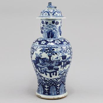 LOCKURNA, porslin, Kina, 1800-tal.