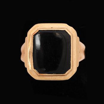 RING, 18k guld, Trege guldsmedsaktiebolaget, Göteborg 1962. Vikt ca 8,2 gram.