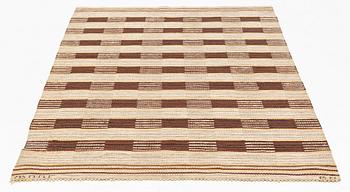 Barbro Nilsson, matta, "Schackrutig, brun". Reliefrya. Ca 206 x 123 cm. Signerad AB MMF BN.