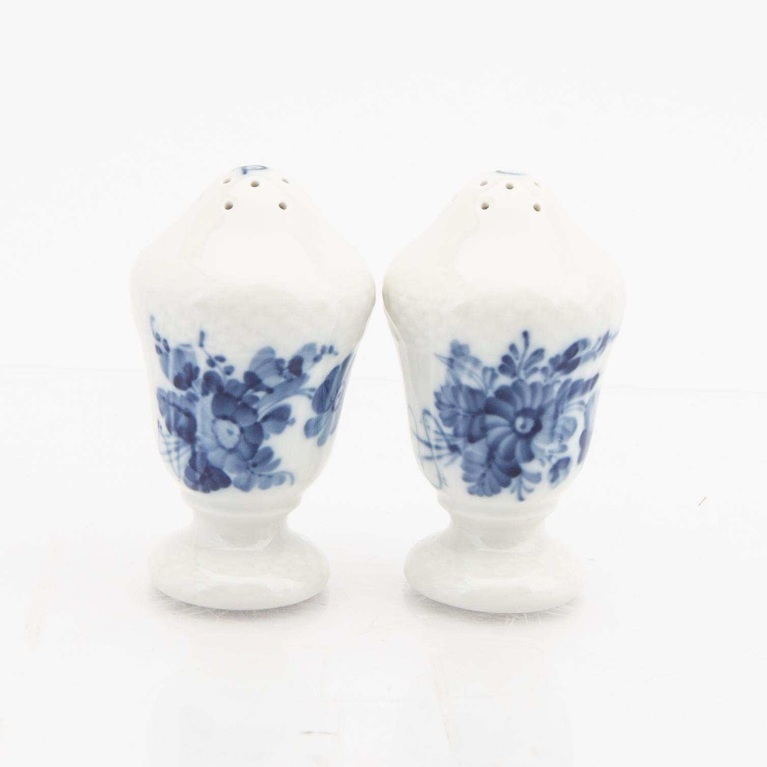 Service 68 dlr "Blå Blomst" Royal Copenhagen Denmark porcelain 1967-1991.