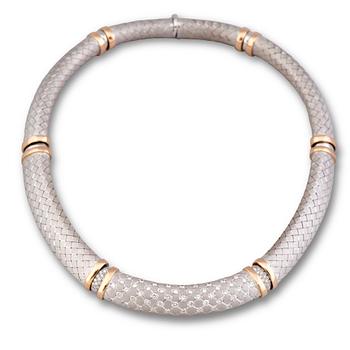 139. A NECKLACE, brilliant cut diamonds, 18K white gold and gold.