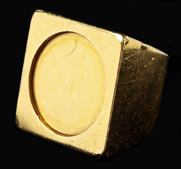 KLACKRING, 18k guld. Vikt 35 g.