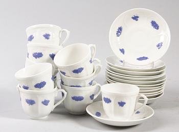 KAFFESERVIS, 12 koppar samt fat, Gustavsberg, "Blå blom".