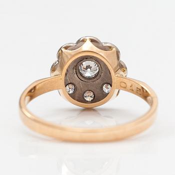 An 18K gold ring with diamonds ca. 0.35 ct in total. Kultakeskus, Hämeenlinna 1992.