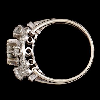 RING, 18 k vitguld, diamanter tot ca 2.50 ct.