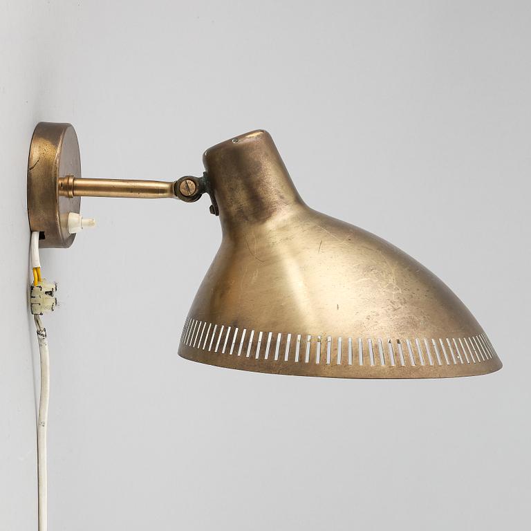 HANS BERGSTRÖM, a brass wall light from Ateljé Lyktan, 1940's/50's.