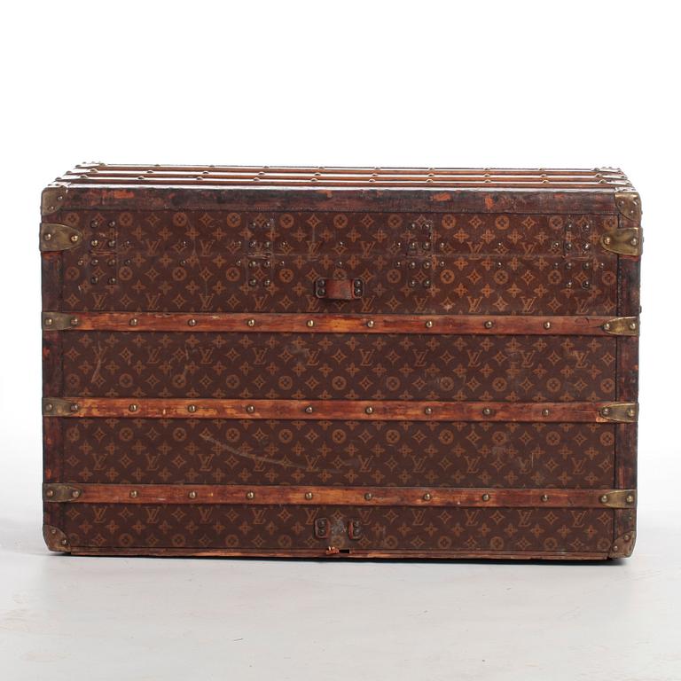 LOUIS VUITTON, a Monogram canvas trunk, late 19th/early 20th century.