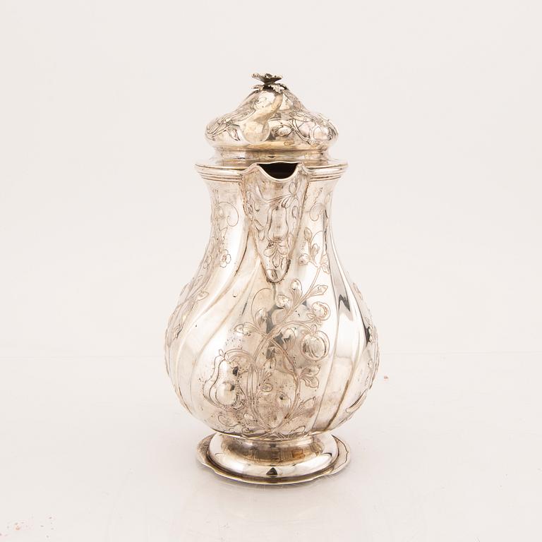 A 20th century Neo Rococo silver coffee pot (no hallmarks), weight 823 grams.