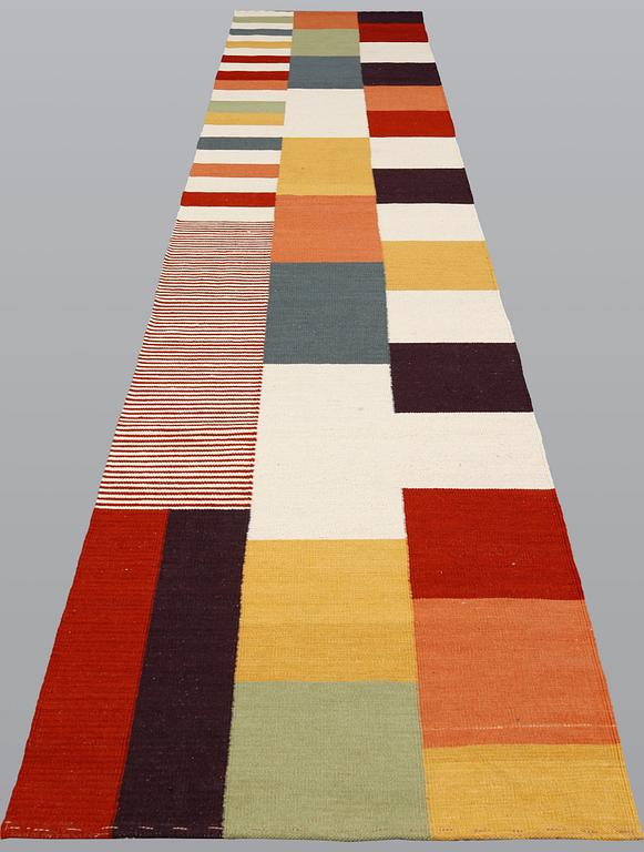 A Kilim runner, modern design, c. 405 x 82 cm.
