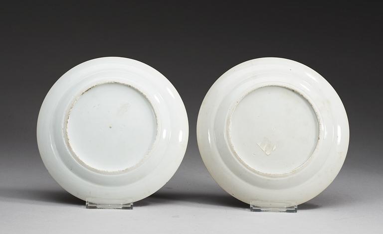 A pair of Canton armorial dinner plates, Qing dynasty, 19th Century ca 1855.
