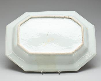 TERRINFAT, porslin, Kina, Qianlong (1736-95).