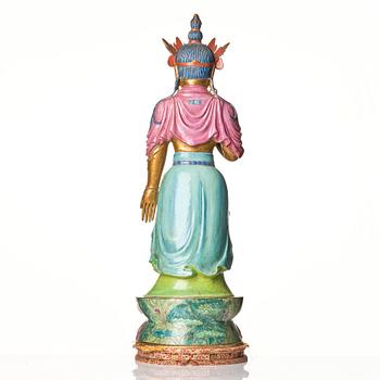 Bodhisattva, porslin. Qingdynastin med Yongzhengs märke.