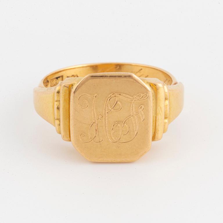 KLACKRING, 20K guld med monogram.