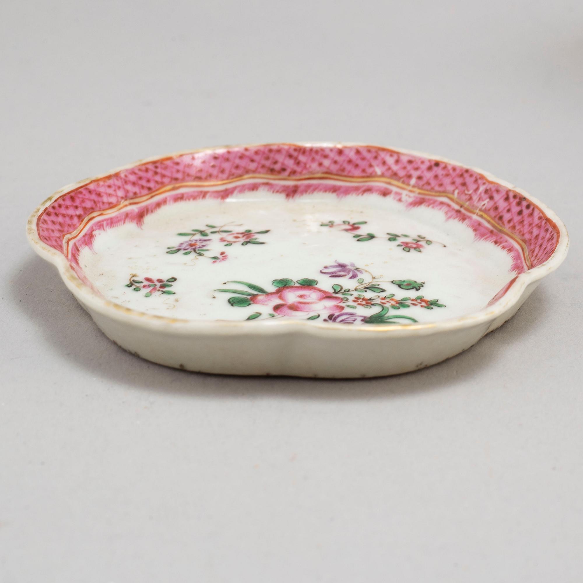A famille rose export tea service, Qing dynasty, Qianlong (1736-95) (13 pieces).