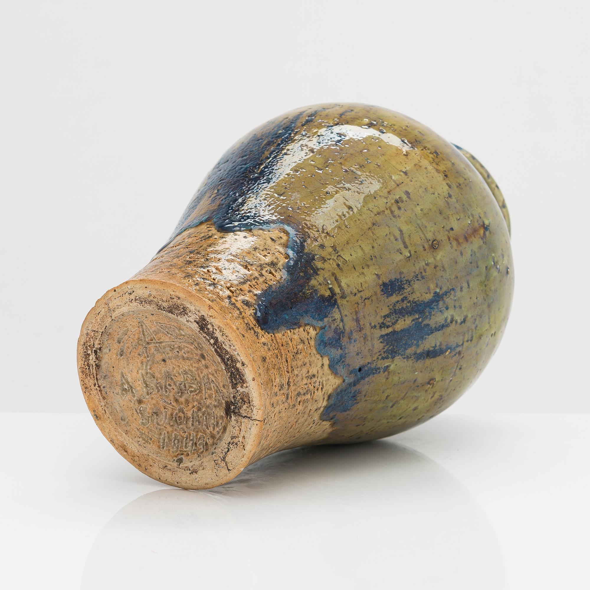 Aune Siimes, A stoneware vase. SIgned AS Arabia 1943.
