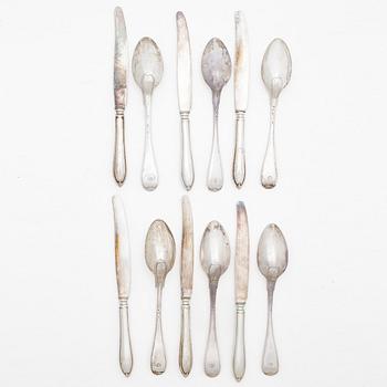 12 pieces of silver cutlery, P Enroth, 1804, and Markströms Guldsmeds Ab K G, 1924.