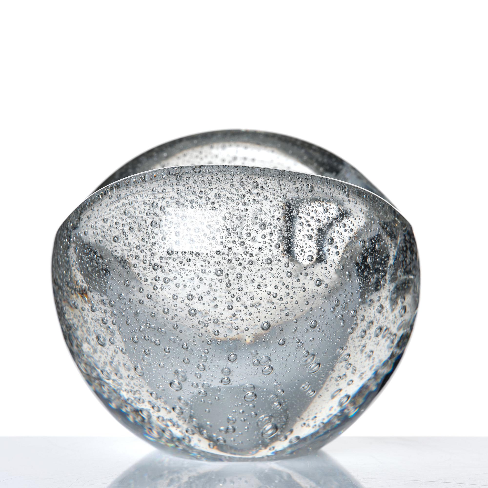 Timo Sarpaneva, "Hiidelhelmi" (Devil’s pearl), skål, Iittala, Finland 1956.