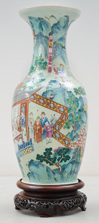 PRAKTVAS, porslin. Sen Qing dynastin.