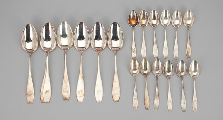 SKEDAR, 12+6 st, silver, Auran Kultaseppä samt Kultakeskus. 1900-tal. Vikt tot. 471 g.