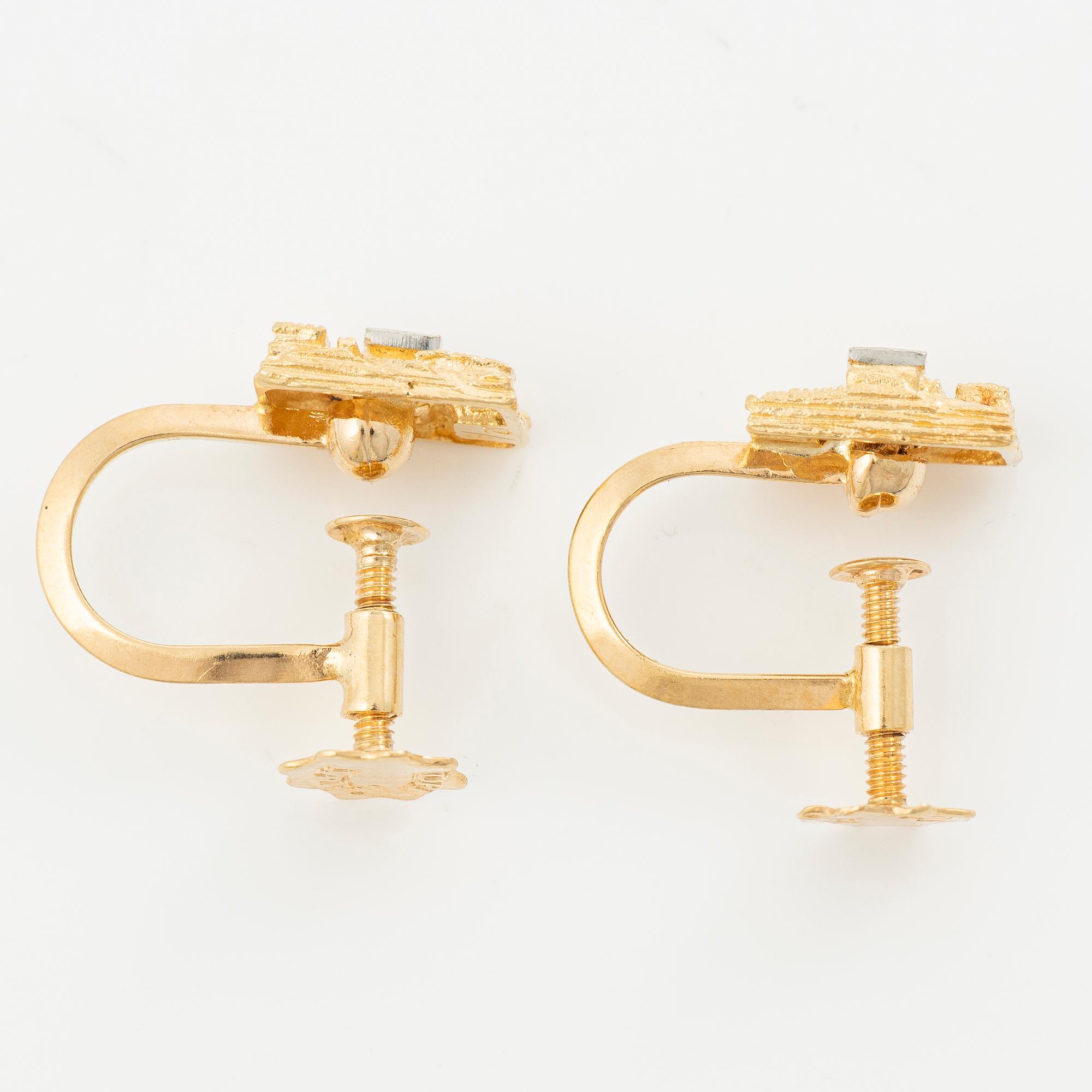 Earrings, 18K gold with octagonal-cut diamonds,