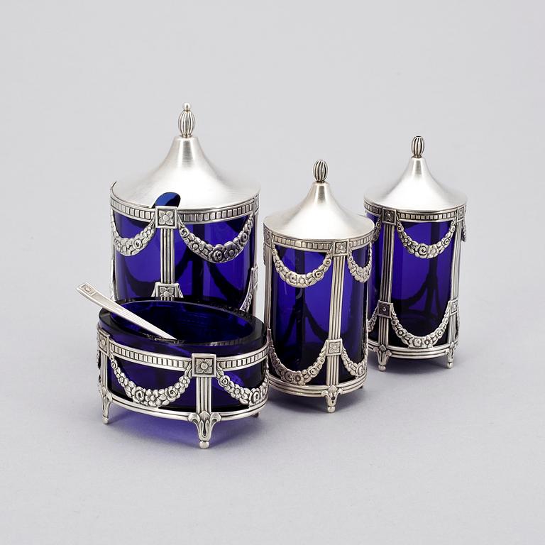 BORDSTILLBEHÖR, silver och glas, gustaviansk stil, Mema, 1900-talets andra hälft. Silvervikt ca 113g.