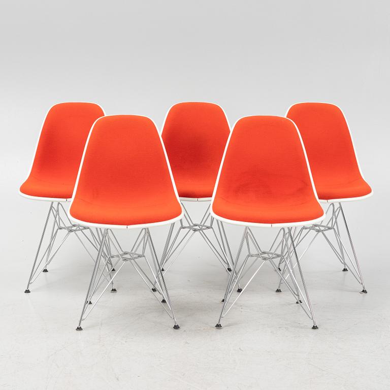 Charles & Ray Eames, stolar 5 st, "Plastick chair DSR", Vitra, daterad 2010.