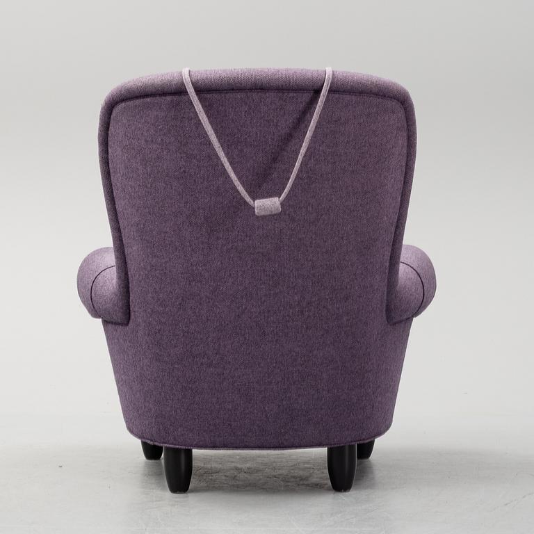 Carl Malmsten, fåtölj, "Jättepaddan", AB O.H. Sjögren, Tranås, 2000-tal.