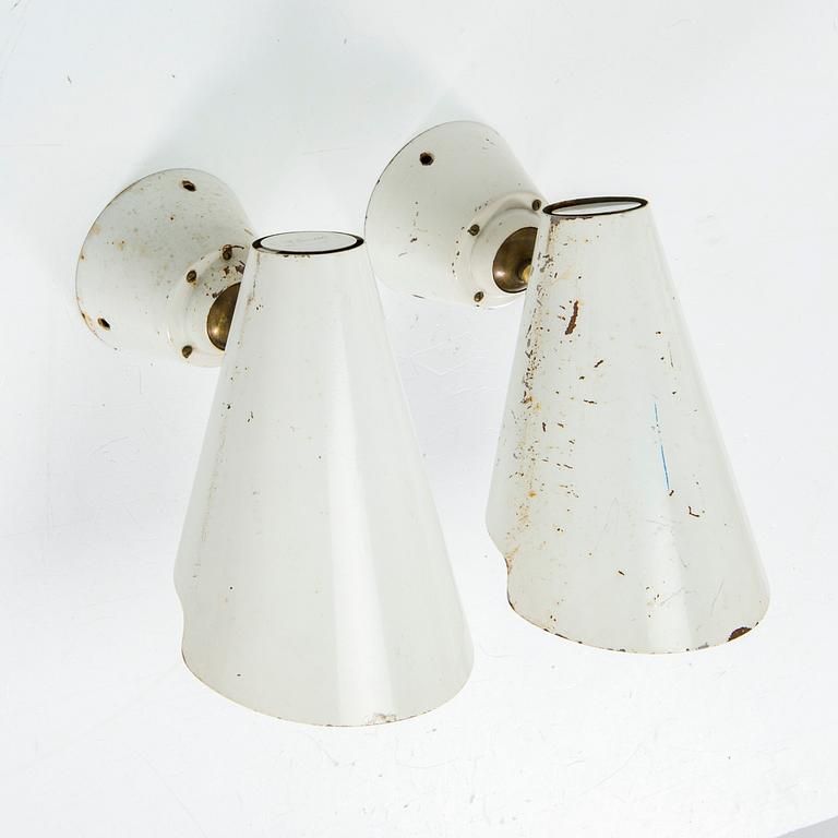 Paavo Tynell, a pair of mid-20th century '2351' wall lights for Idman.