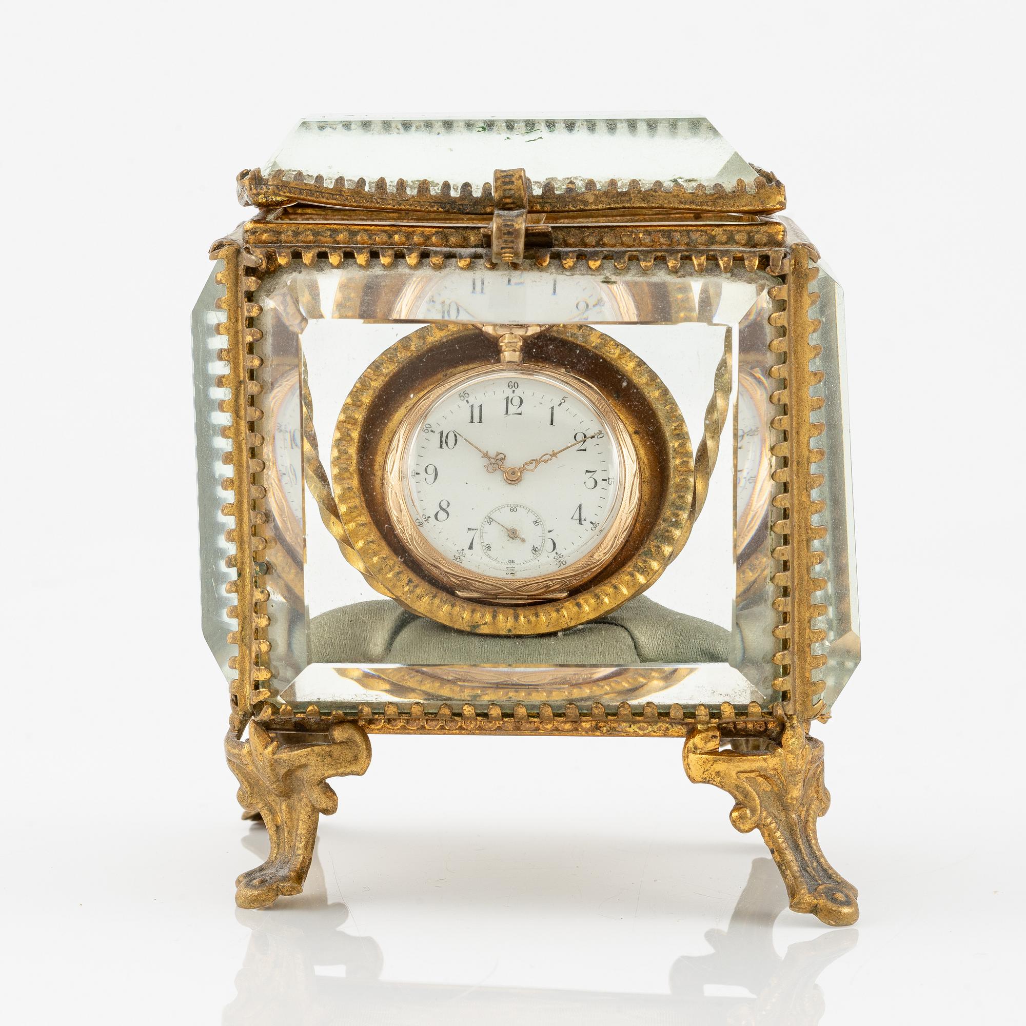 Pocket watch, 14K gold, with stand, 33.5 mm.