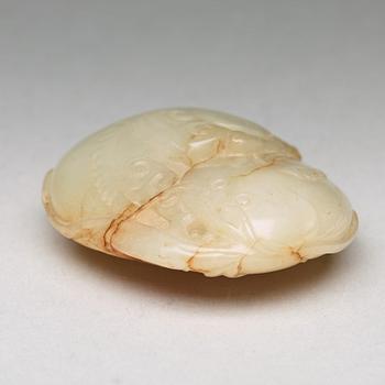 A nephrite carving of two fishes, Qing dynasty (1644-1912).