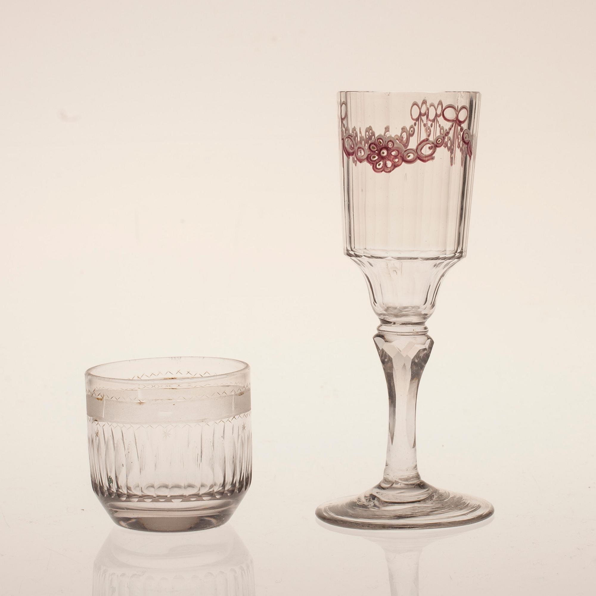 PARTI GLASFÖREMÅL, 5 delar, 1700/1800-tal.