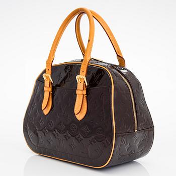 Louis Vuitton, a Monogram Vernis leather "Summit Drive" bag.