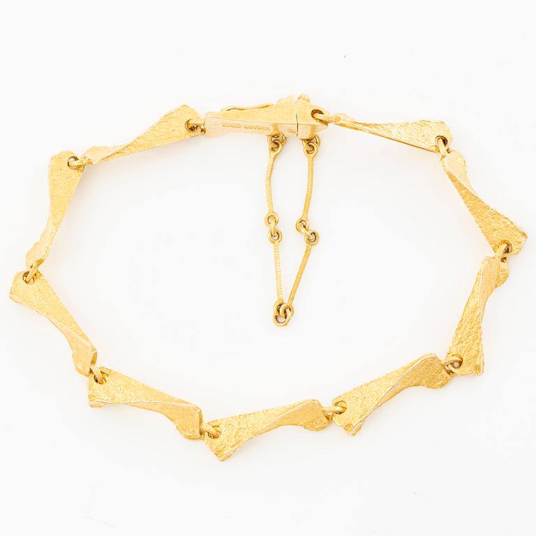 Lapponia, Björn Weckström, bracelet, “Fjällbäck”, 18K gold.