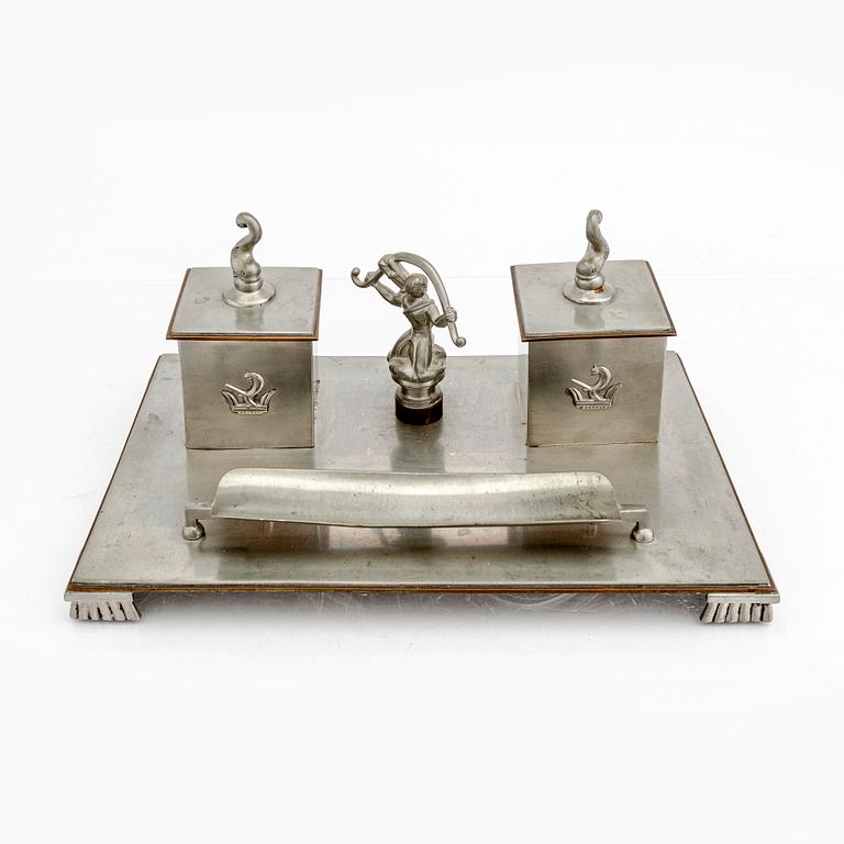 A 1920/30s pewter desk stand and seal.