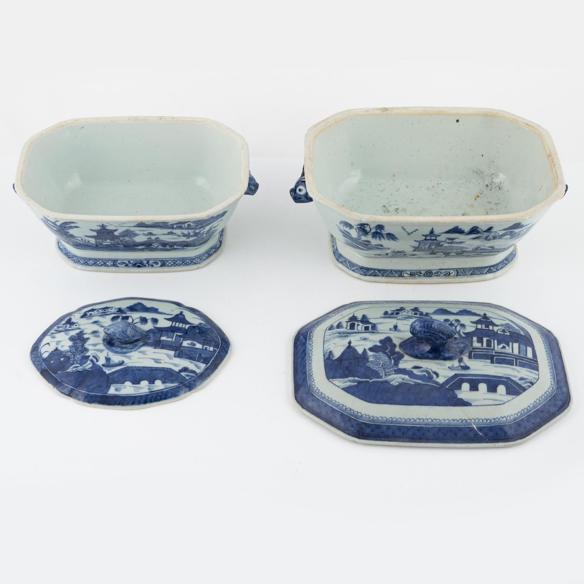 A set of four Chinese porcelain pieces, Qing dynasty, 18th-19th century.