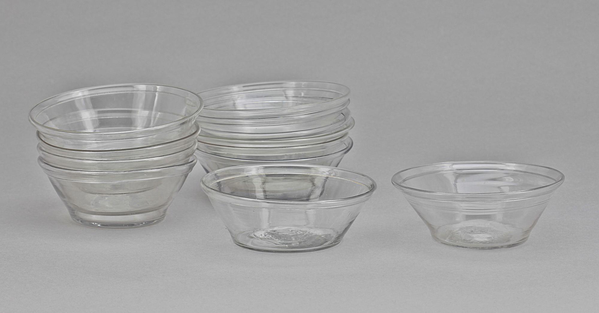 FILBUNKSSKÅLAR, 12 delar, glas, 1900-talets första hälft.