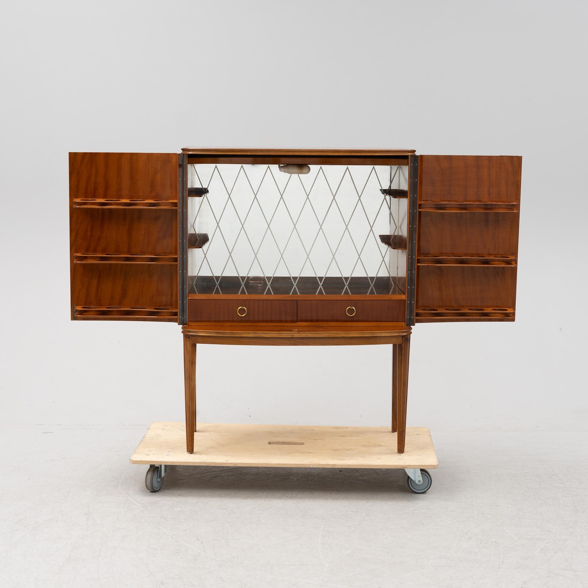 A mahogany drinks cabinet, 1940's/1950's.