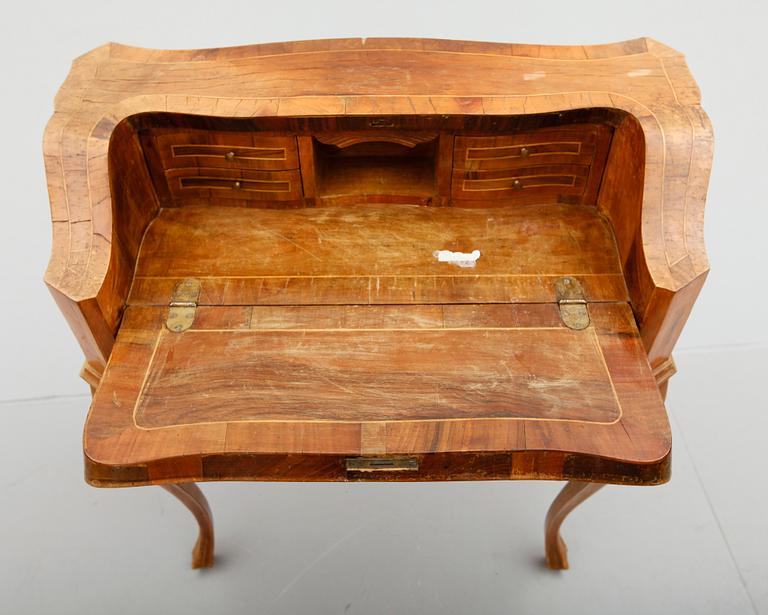 SEKRETÄR, rokokostil, 1800-tal.