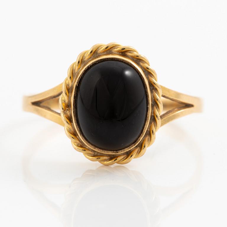 Ring 18K guld med svart sten.