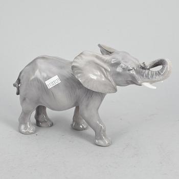 FIGURINER, 3 st, porslin, Royal Copenhagen, Rosenthal samt Dahl Jensen. Danmark och Tyskland.