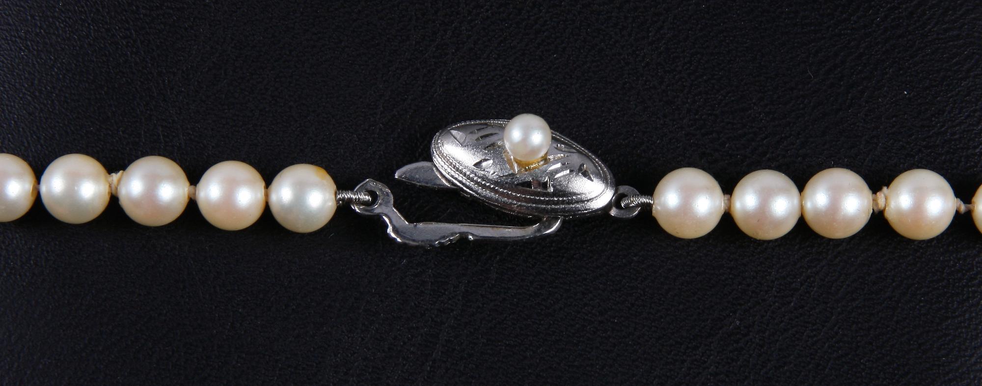 PÄRLCOLLIER.
